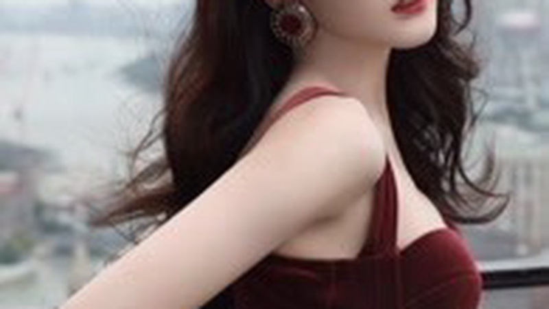 迪丽热巴演唱会化身星际仙女，全息舞台引爆社交媒体